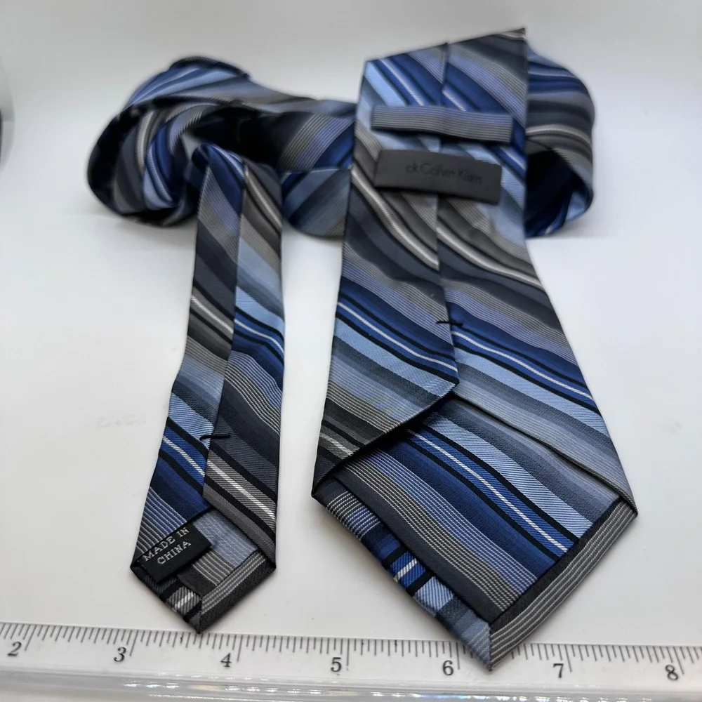 ck Calvin Klein‎ Silk Sophisticated Necktie Striped Blue Gray Business Career